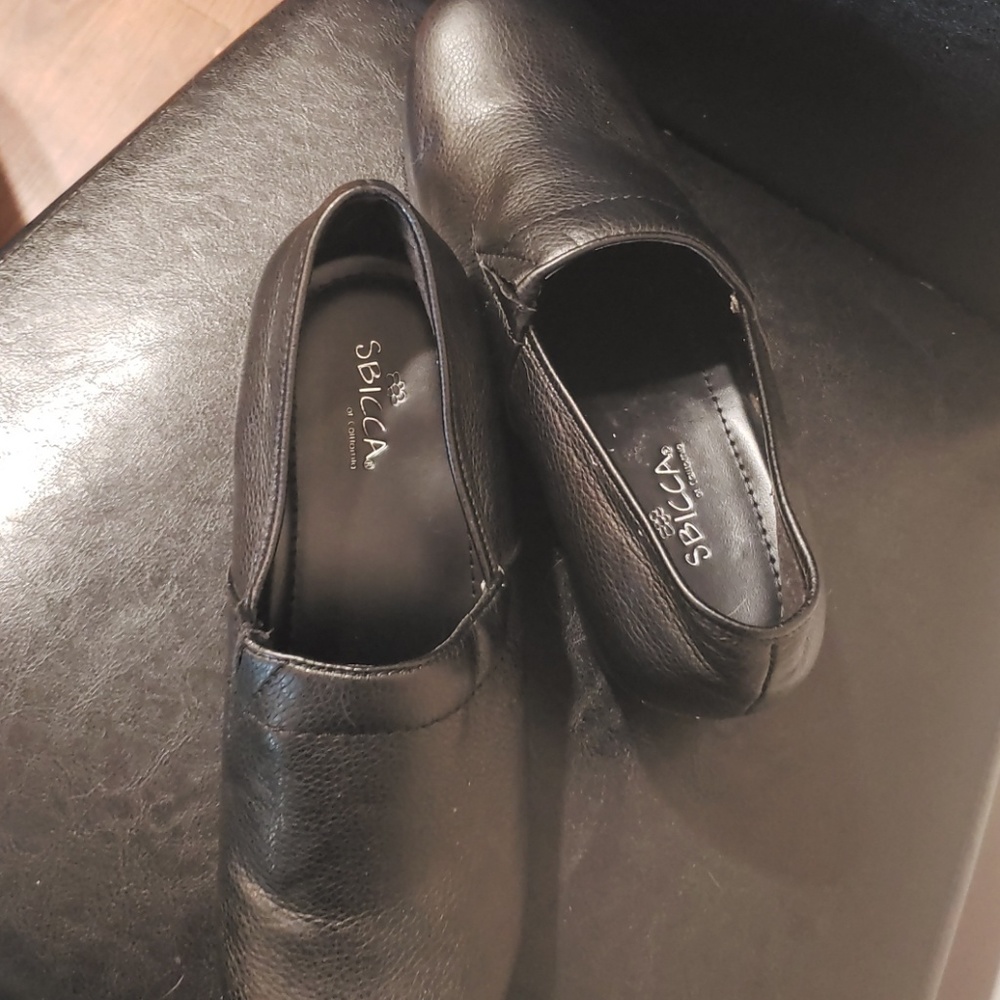 Shoes - Picture 2 of 4